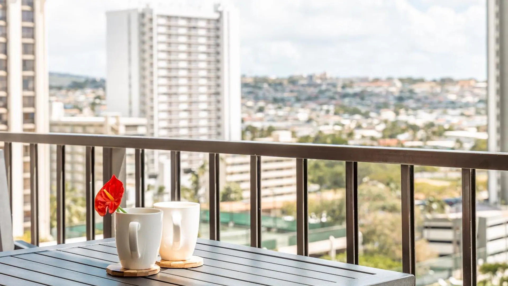 Diamond Head View Condo, Steps To Beach & Free Parking! Honolulu Apartment