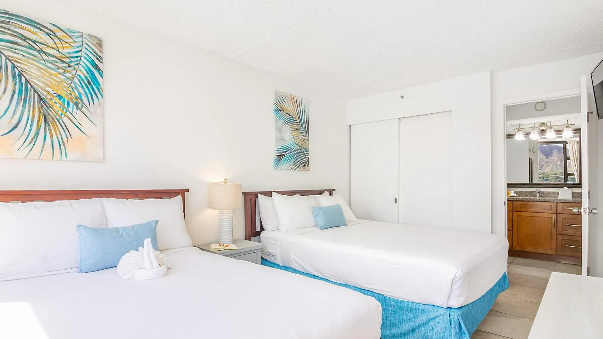 Diamond Head View Condo, Steps To Beach & Free Parking! Honolulu Apartment